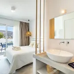 Alkithea Luxury מלון דירות קרפאטוס